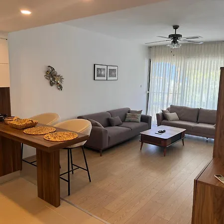 Green Park Garden Apartment *